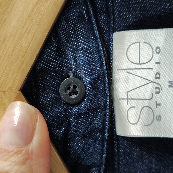 Style Studio Button Up Denim Shirt Size Medium Leaf Detail On Detachable Collar - Picture 6 of 9